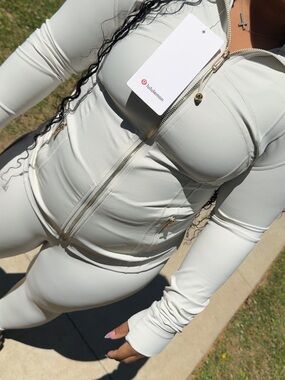 lululemon athletica Women's Light Cream Zip Jacket & Leggings Set
